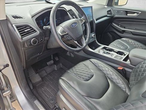 Used 2024 Ford Edge Titanium image 10