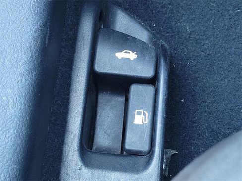 Used 2015 Toyota Camry SE image 11