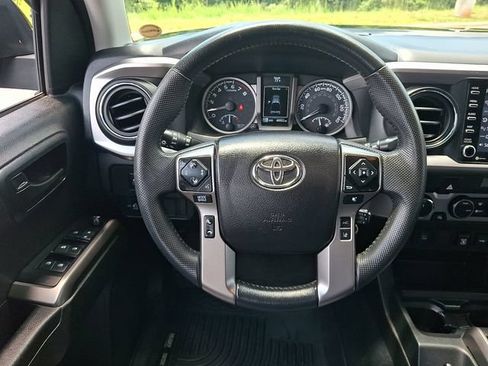 Used 2022 Toyota Tacoma SR5 AWD/4WD image 19