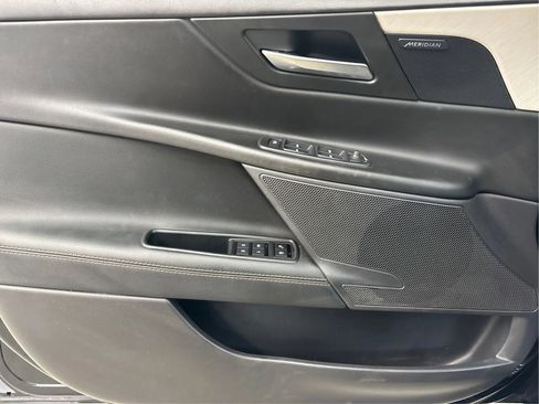 Used 2018 Jaguar XE Prestige AWD/4WD image 25