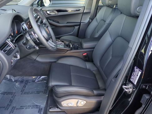 Certified 2026 Porsche Macan image 5