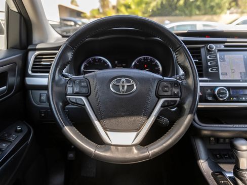 Used 2018 Toyota Highlander XLE FWD image 33