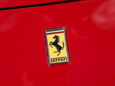 Used 2022 Ferrari F8 Tributo RWD image 12