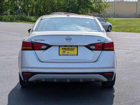 Used 2024 Nissan Altima 2.5 SV FWD image 6