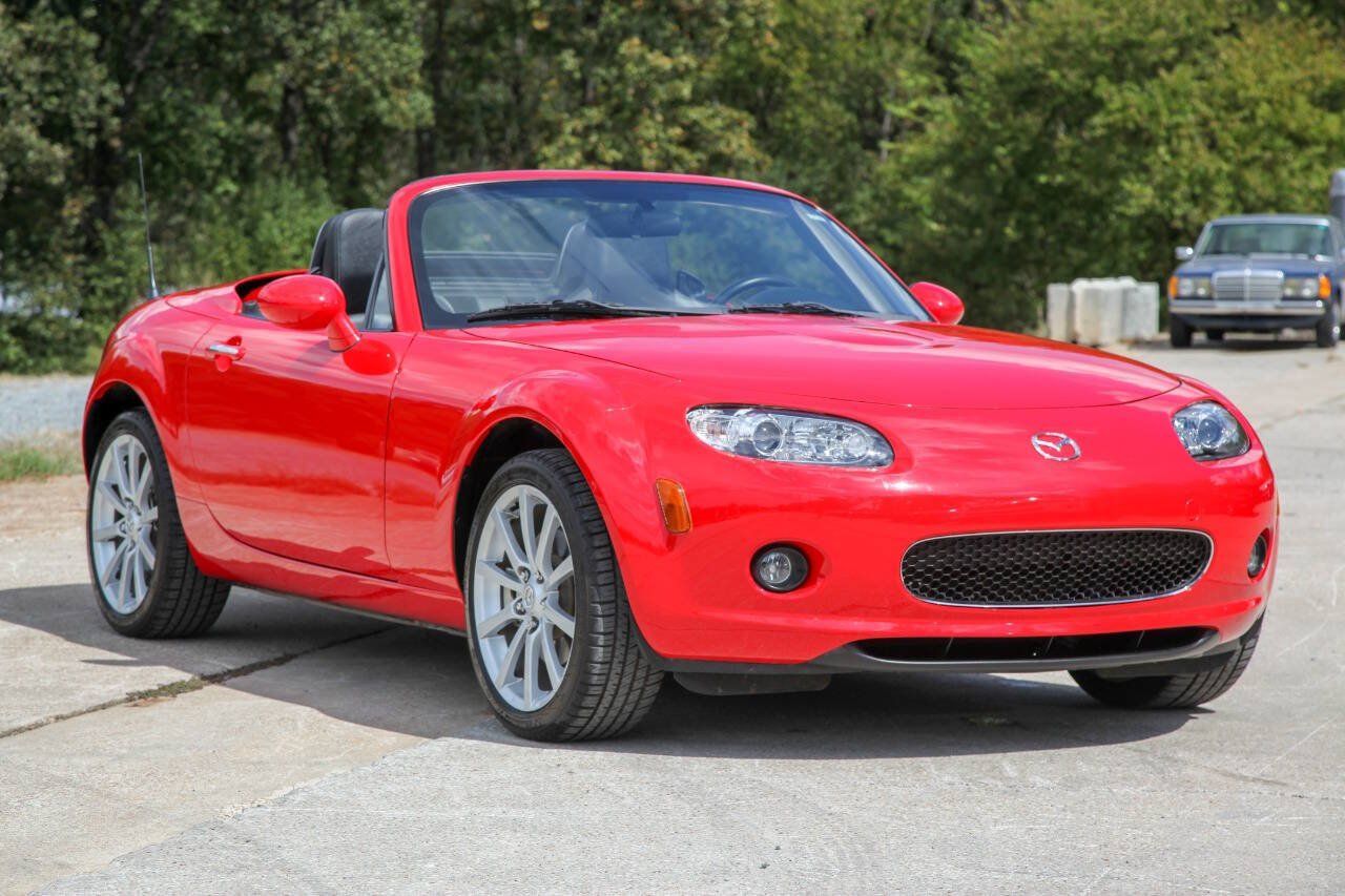 Used 2007 MAZDA MX-5 Miata Grand Touring w/ Premium Pkg RWD image 2