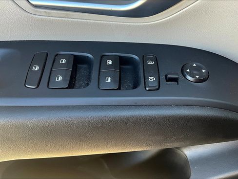 Used 2023 Hyundai Tucson SE image 34