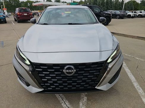 Used 2023 Nissan Altima 2.5 SR w/ SR Premium Package AWD/4WD image 4