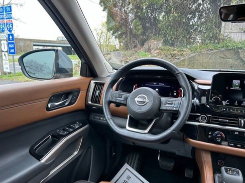 Certified 2023 Nissan Pathfinder Platinum AWD/4WD image 27