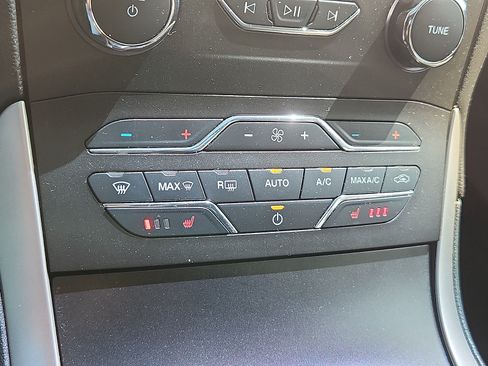 Used 2020 Ford Edge SEL w/ Convenience Package AWD/4WD image 16