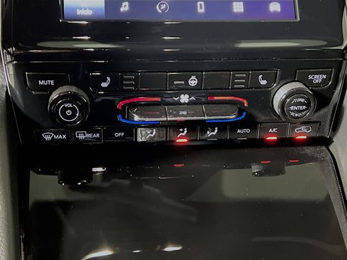 Used 2025 Jeep Grand Cherokee L Laredo image 26