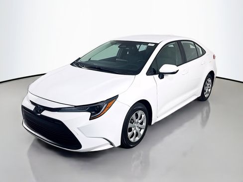 Used 2025 Toyota Corolla LE image 4