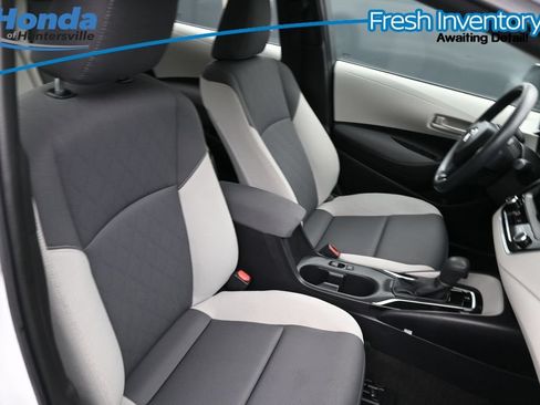 Used 2025 Toyota Corolla LE w/ Convenience Package FWD image 12