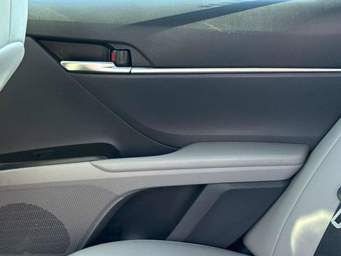 Used 2024 Toyota Camry SE image 15