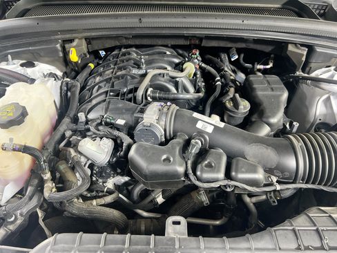 Used 2023 Jeep Grand Cherokee Laredo AWD/4WD image 27