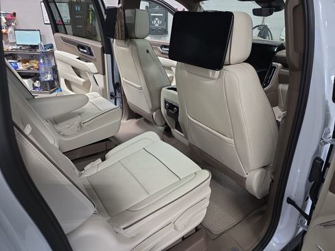 Used 2026 GMC Yukon XL Denali w/ Denali Reserve Package image 11