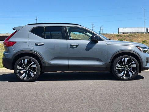 Used 2023 Volvo XC40 B5 Ultimate w/ Protection Package Premier AWD/4WD image 2