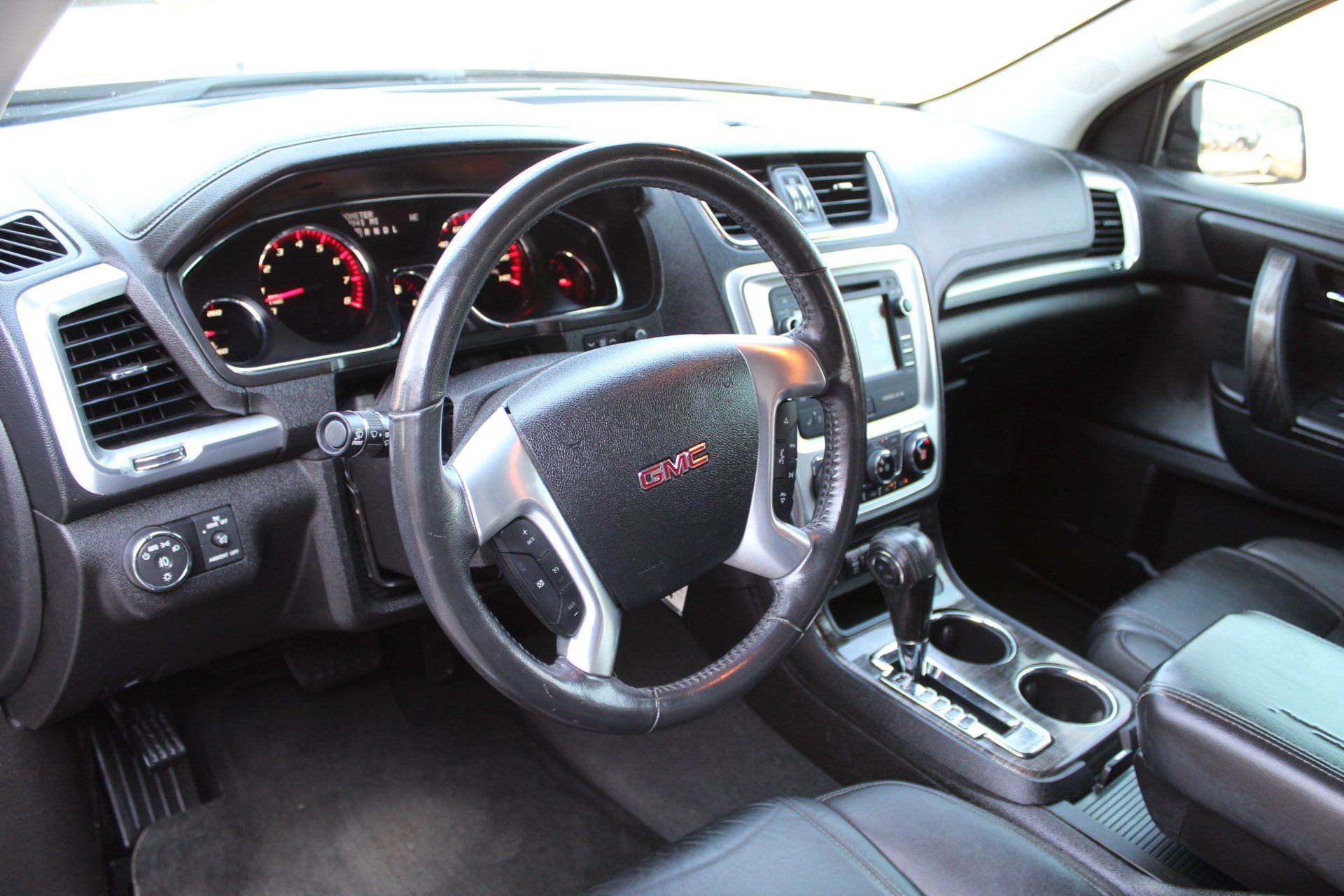 Used 2013 GMC Acadia SLT w/ Technology Package AWD/4WD image 30