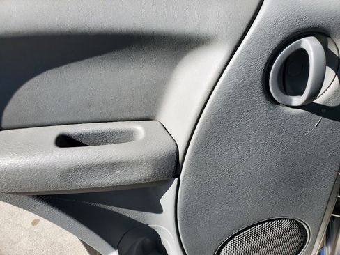 Used 2005 Jeep Liberty Sport image 23