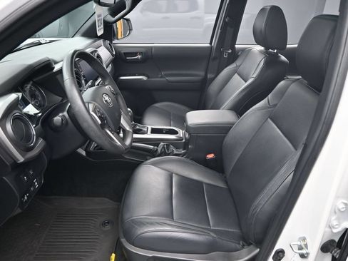 Used 2023 Toyota Tacoma Limited AWD/4WD image 10