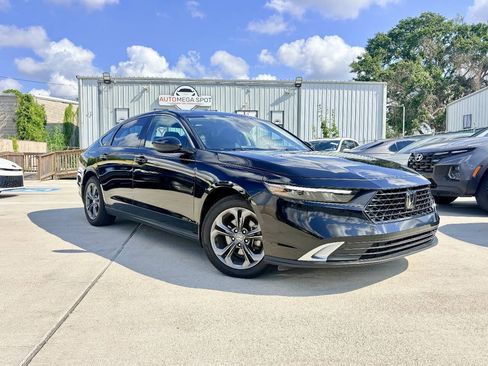 Used 2023 Honda Accord EX image 3