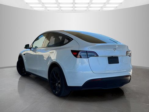 Used 2023 Tesla Model Y Long Range AWD/4WD image 7