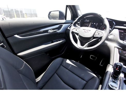 New 2025 Cadillac XT6 Sport w/ Technology Package image 8