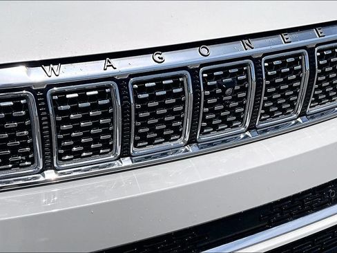 Used 2022 Jeep Grand Wagoneer Series III w/ Rear Seat Video Group 1 AWD/4WD image 29