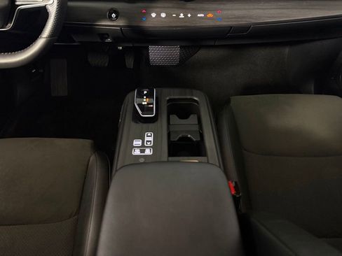 Used 2024 Nissan Ariya FWD image 17