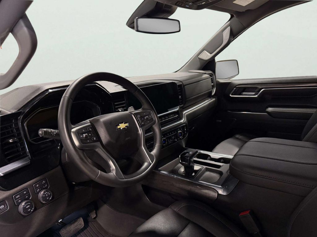 Used 2024 Chevrolet Silverado 1500 LTZ AWD/4WD image 14