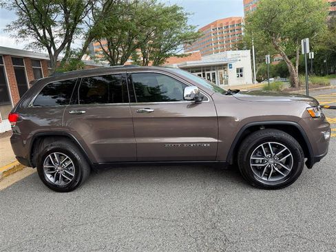 Used 2017 Jeep Grand Cherokee Limited AWD/4WD image 5