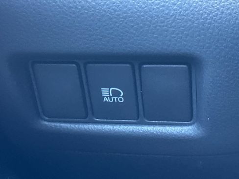 Used 2021 Toyota C-HR XLE FWD image 28
