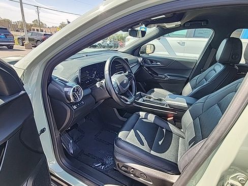 Used 2025 Chevrolet Equinox LT w/ Convenience Package II AWD/4WD image 9