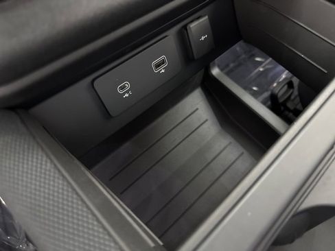 Used 2024 Land Rover Defender 90 V8 image 31