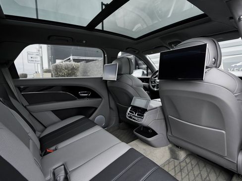 Used 2023 Bentley Bentayga Extended Wheelbase image 37