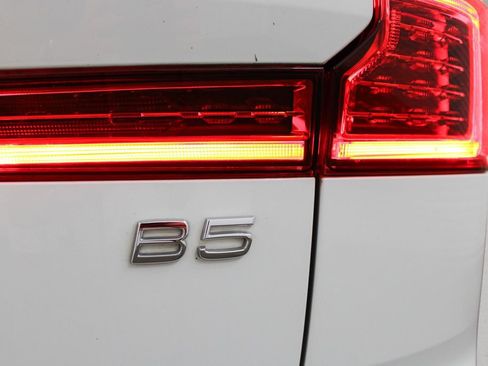 Used 2022 Volvo XC60 B5 Momentum w/ Advanced Package FWD image 32