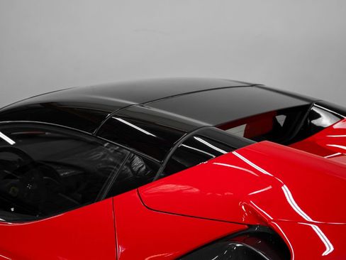 Used 2022 Ferrari SF90 Spider image 9
