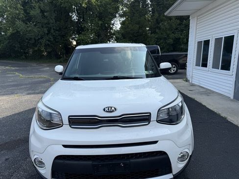 Used 2017 Kia Soul + FWD image 2