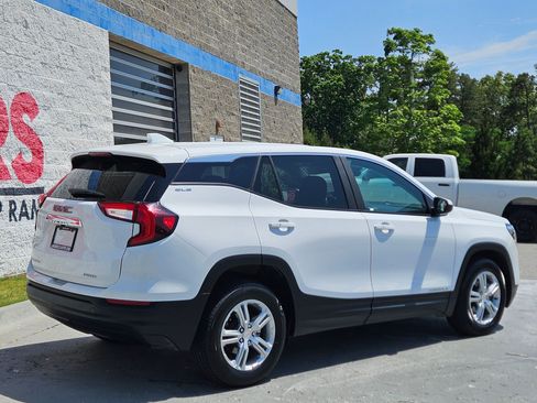 Used 2024 GMC Terrain SLE AWD/4WD image 7