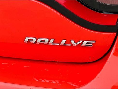 Used 2017 Dodge Charger SXT w/ Plus Group RWD image 8