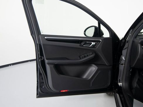New 2026 Porsche Macan image 19