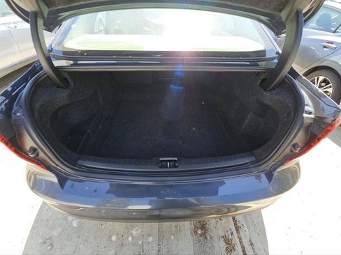 Used 2021 Volvo S60 T5 Momentum FWD image 4