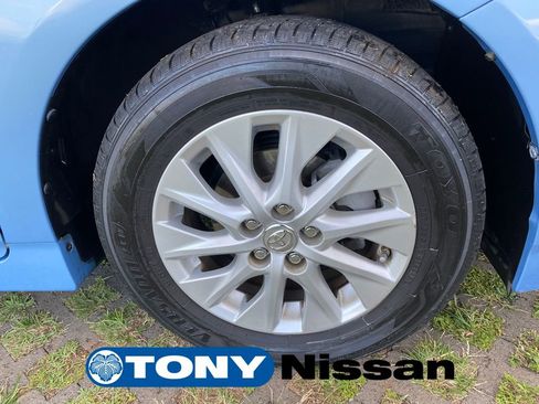 Used 2012 Toyota Prius Plug-In Hybrid image 9