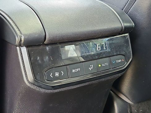 Used 2023 Toyota Highlander XLE image 11