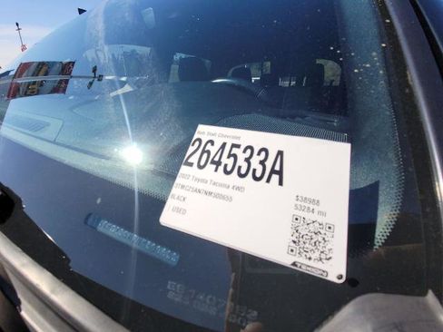 Used 2022 Toyota Tacoma TRD Sport w/ Technology Package image 32