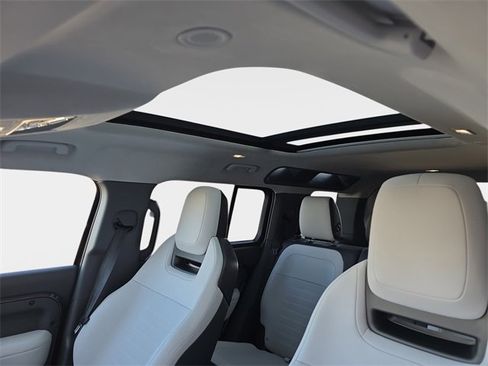 New 2026 Land Rover Defender 110 OCTA image 17