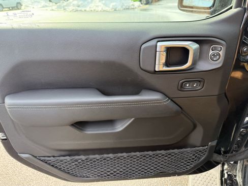 Used 2023 Jeep Wrangler Sahara w/ Cold Weather Group image 10