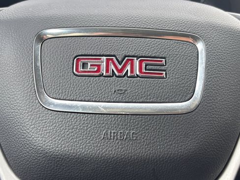 Used 2022 GMC Terrain SLT w/ Infotainment Package II FWD image 12