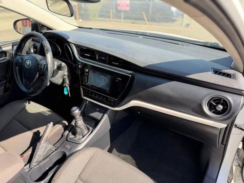 Used 2018 Toyota Corolla iM w/ Carpet Mat Package (TMS) image 34