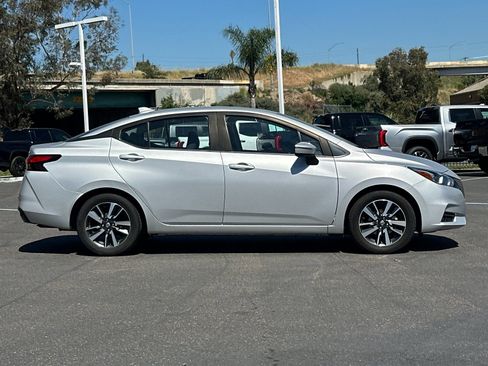 Used 2021 Nissan Versa SV image 6