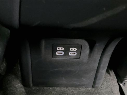 Used 2025 Toyota Prius LE FWD image 33